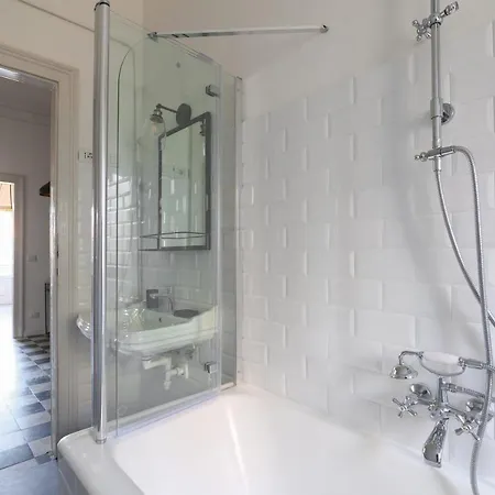 Adelaide Elegant Milánó