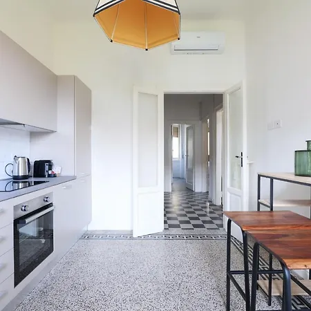 Adelaide Elegant * Milánó