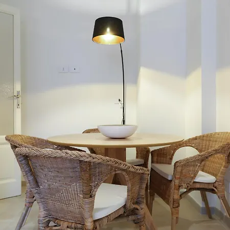 Adelaide Elegant Apartman *